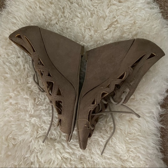 Mia lace-up wedge heels - Picture 2 of 3